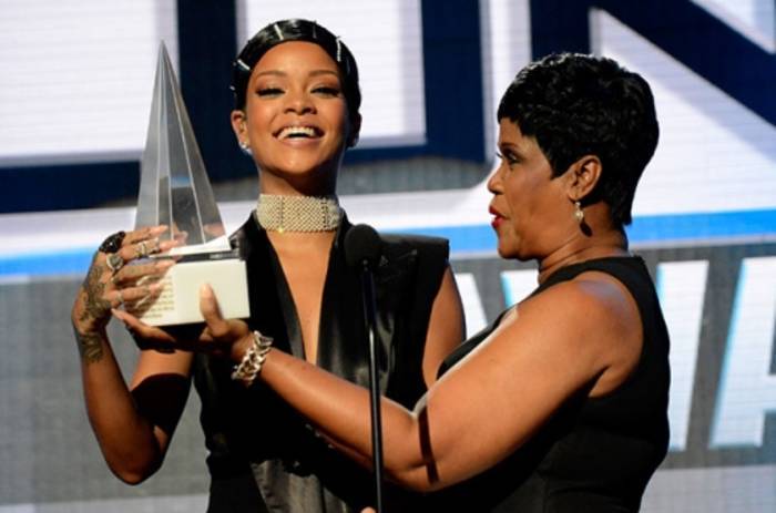 Rihanna et sa mère au American Music Awards 2013