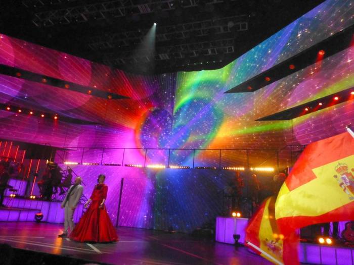 La scène colorée des 60ans de l'Eurovision