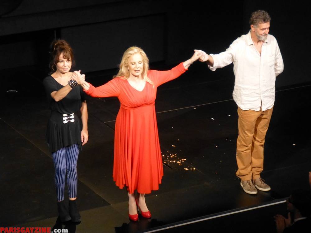 Ne me regardez pas comme ça ! Avec Sylvie VARTAN et Isabelle MERGAULT