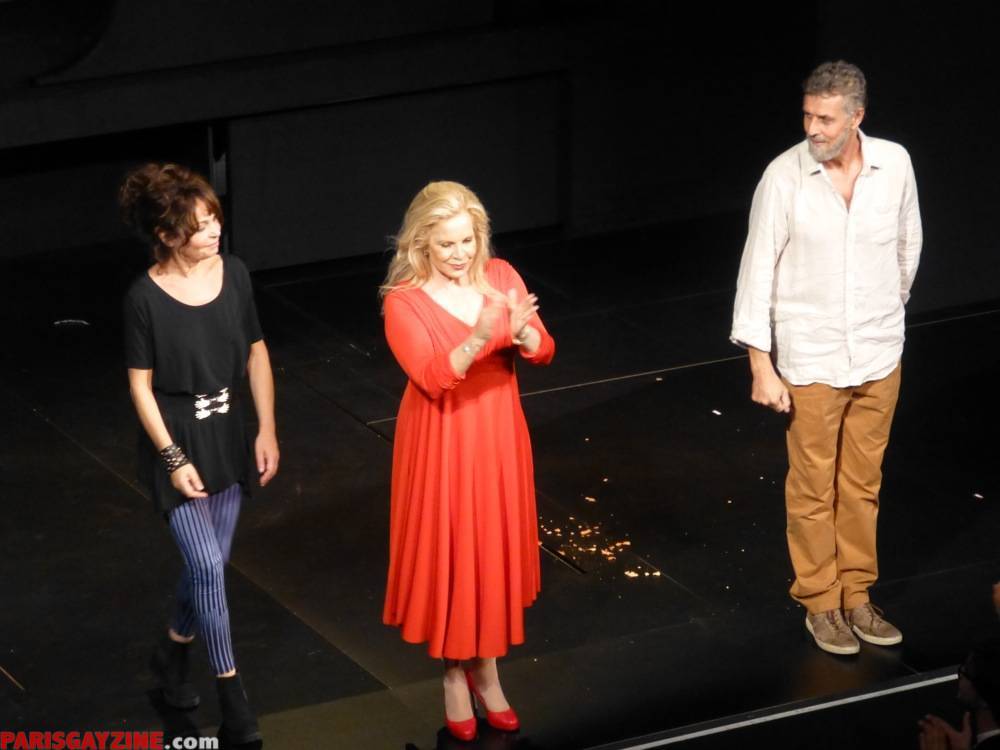 Ne me regardez pas comme ça ! Avec Sylvie VARTAN et Isabelle MERGAULT