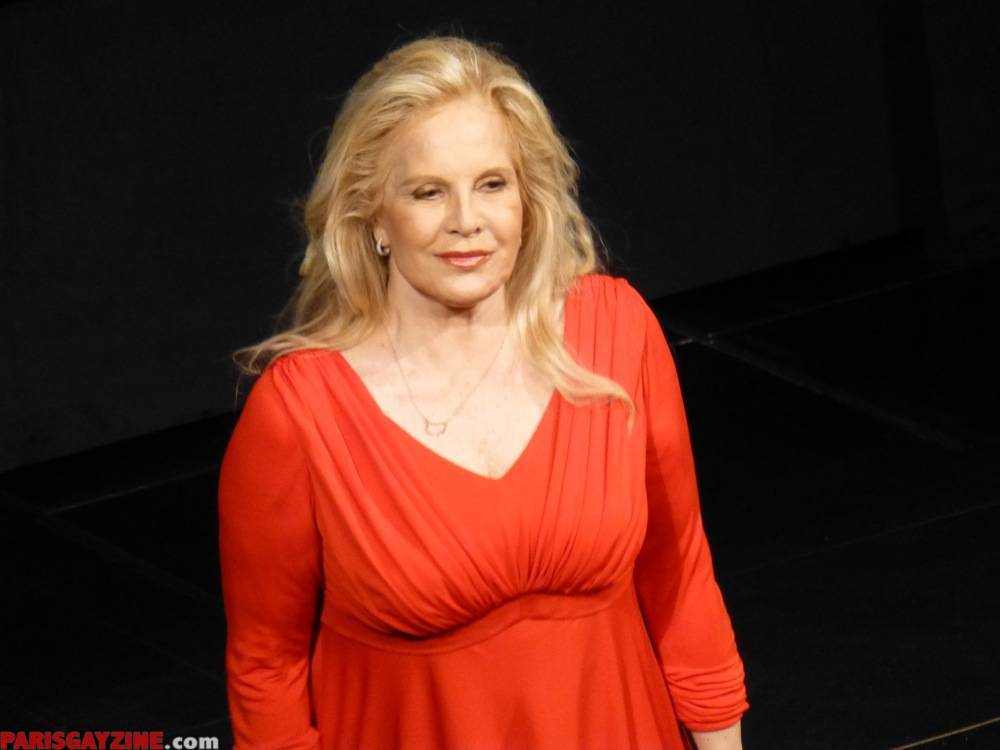 Ne me regardez pas comme ça ! Avec Sylvie VARTAN et Isabelle MERGAULT