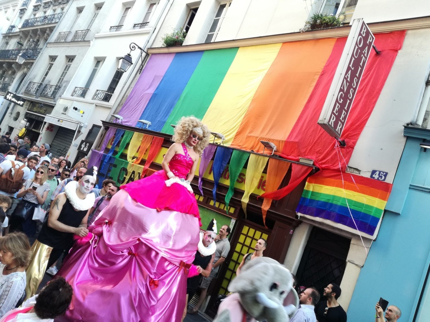 Le Marais aux couleurs LGBT