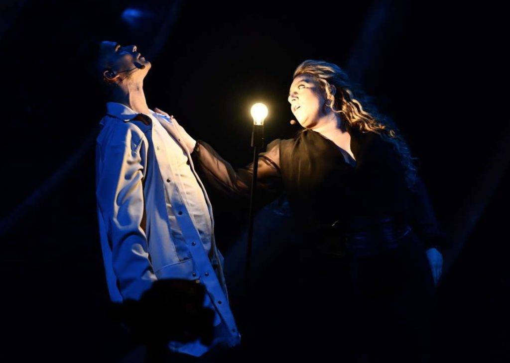 Eric Saade chante « Ljuset » en duo avec Sarah Dawn Finer
