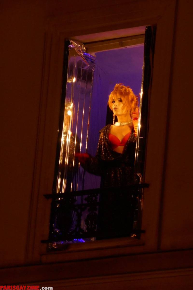 La troupe Mixity aux fenêtres de Montmartre