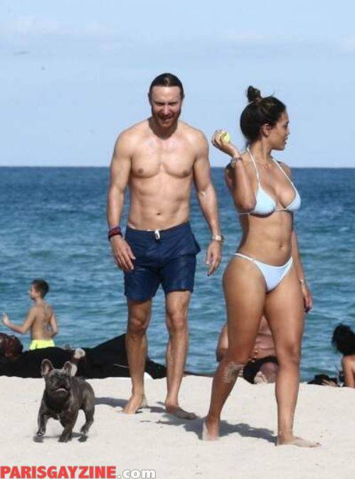 David Guetta à la plage avec Jessica Ledon