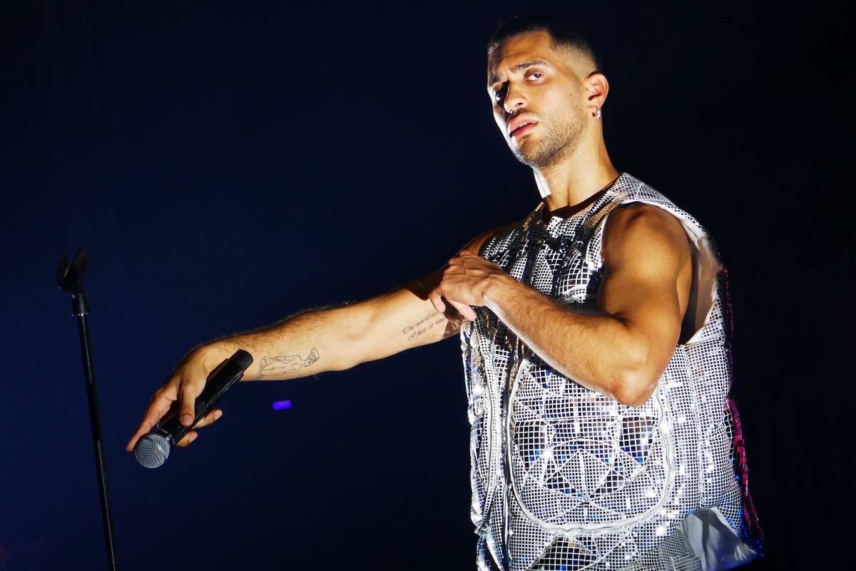 Mahmood en concert au Bataclan