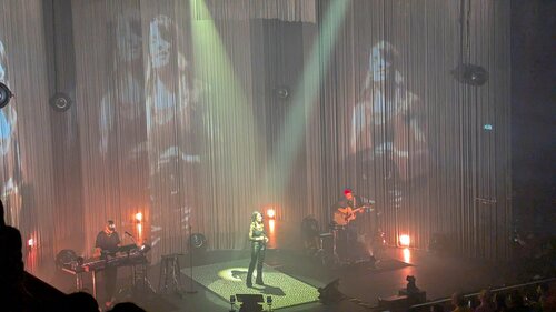 Jenifer transforme l’Olympia en jukebox vivant avec son Juke Box Tour